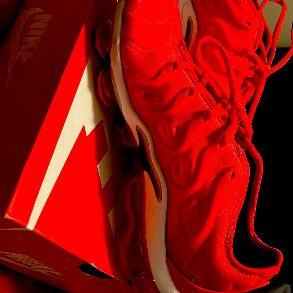 Wmns Air VaporMax Plus ‘Chile Red’